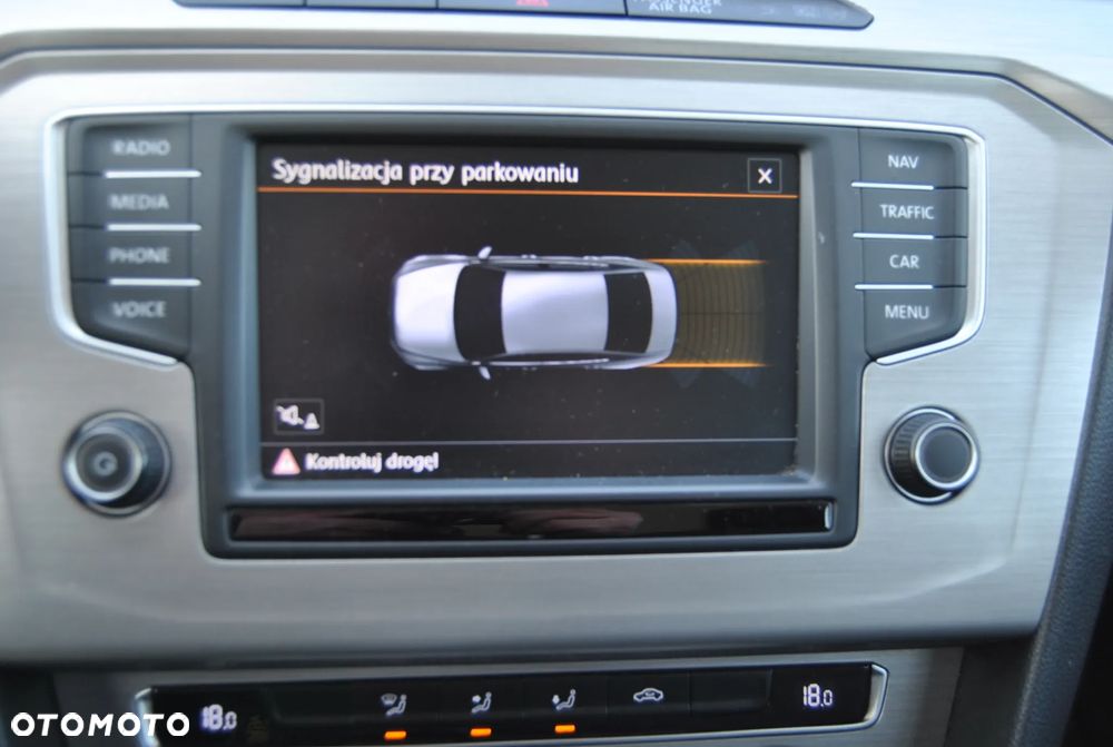 Volkswagen Passat 1.6 TDI BMT Comfortline - 27