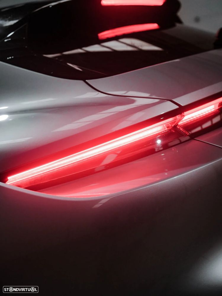 Porsche Taycan Cross Turismo 4 - 16