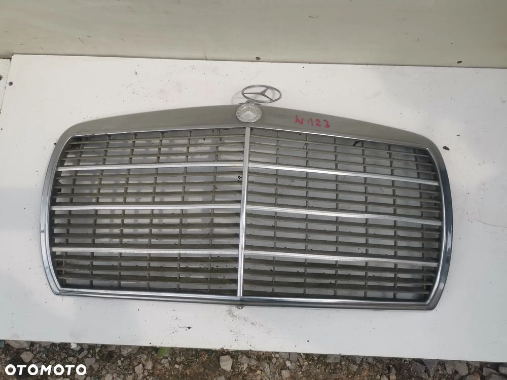 Grill Atrapa Mercedes  W123 1238880923 ORGINAŁ