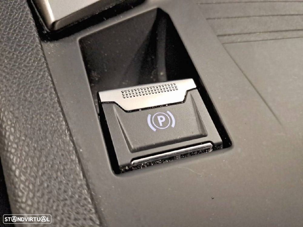 Peugeot 408 1.2 Hybrid Allure e-DCS6 - 24