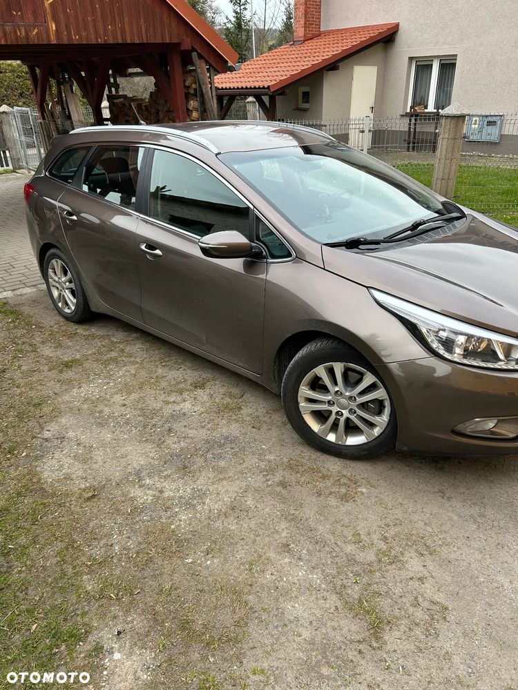 Kia Ceed 1.6 CRDi 128 Dream Team Edition - 4