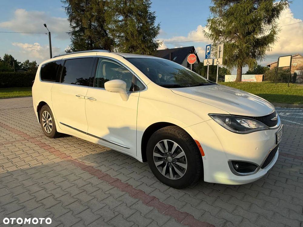 Chrysler Pacifica - 1