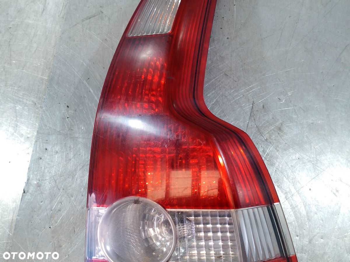 LAMPA TYLNA PRAWA VOLVO V50 KOMBI - 1