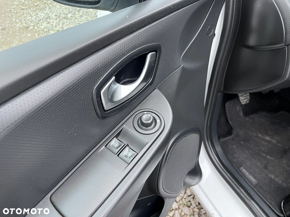 Renault Clio 1.2 16V Alize - 15