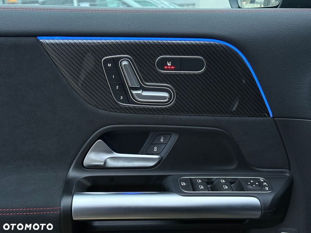 Mercedes-Benz GLA 200 d AMG Line - 16