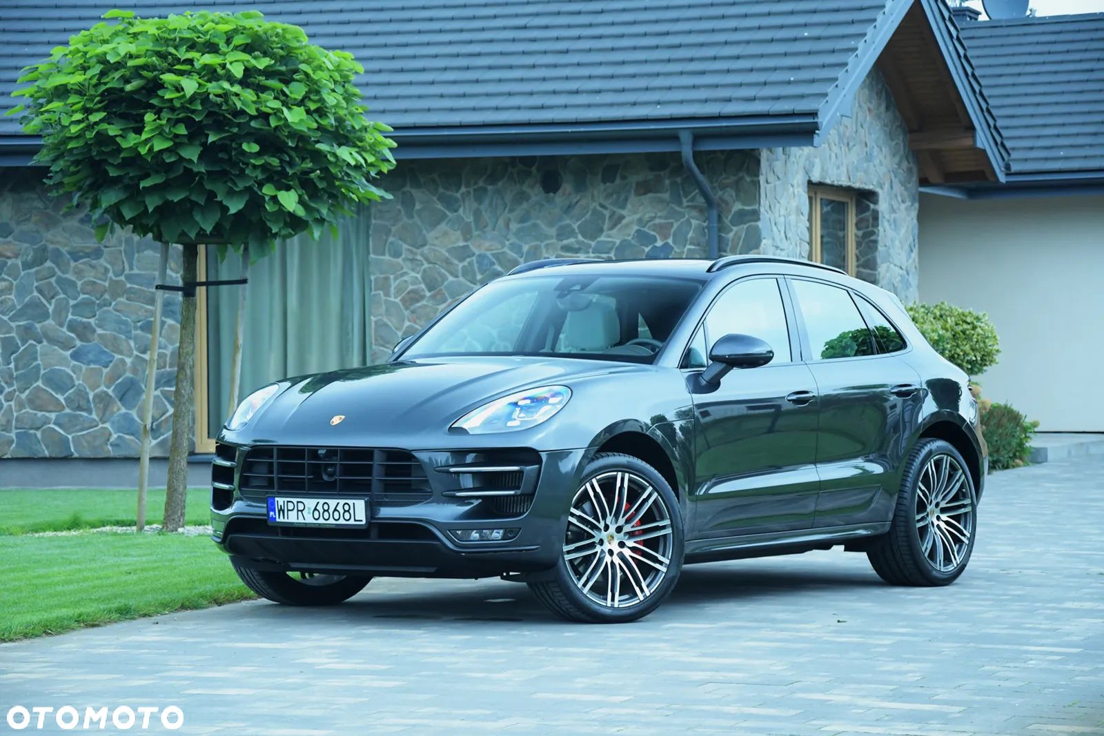 Porsche Macan Turbo - 1