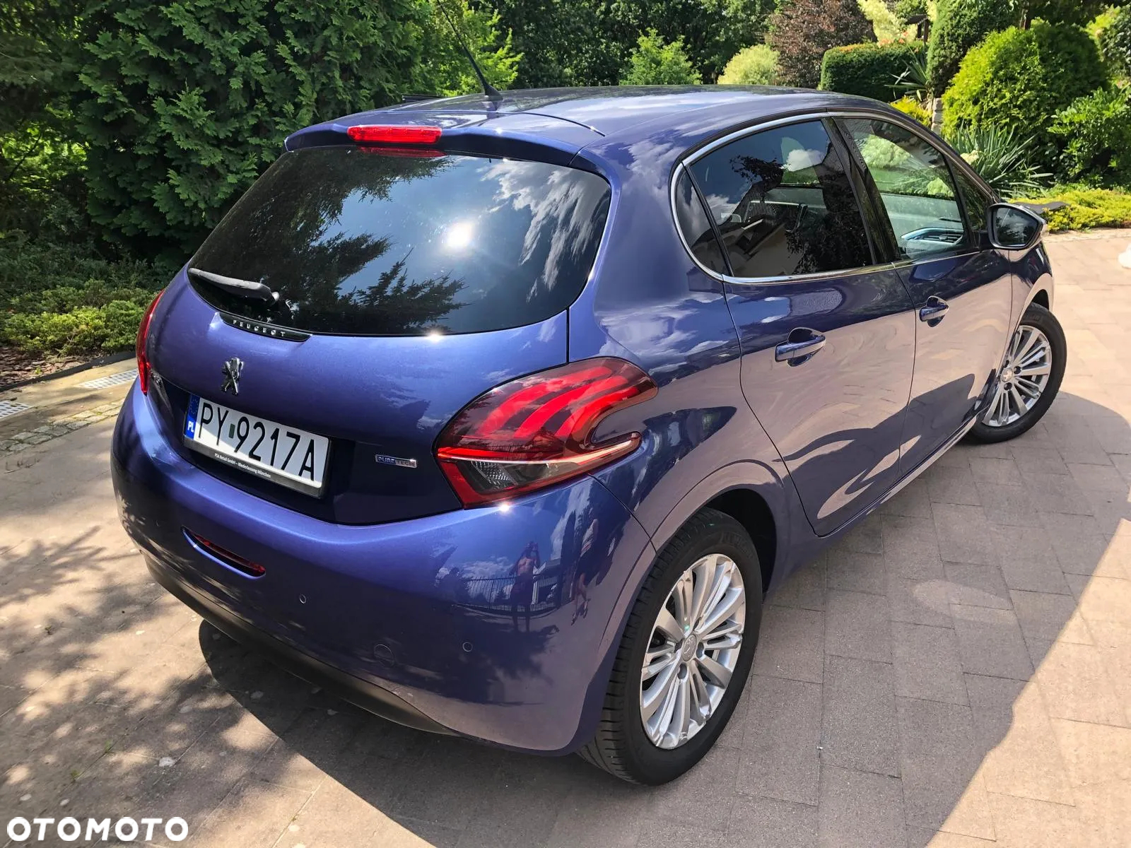Peugeot 208 - 12