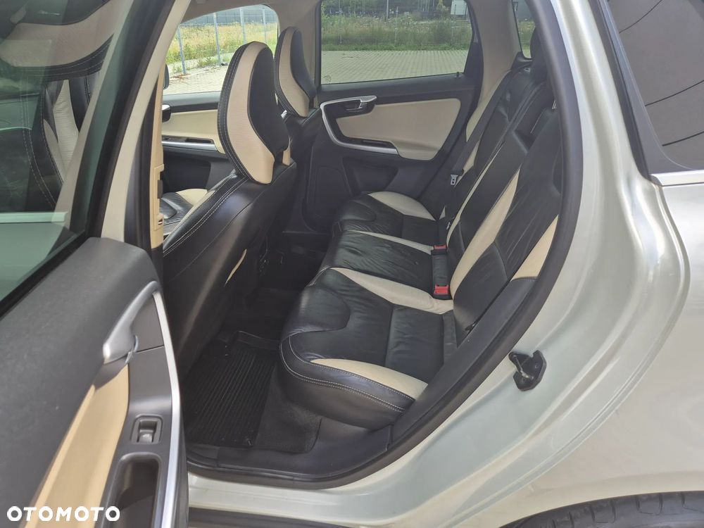 Volvo XC 60 2.4D R-Design - 10