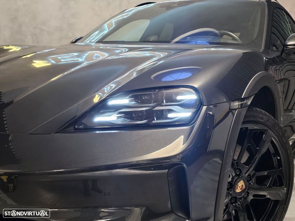 Porsche Taycan Cross Turismo 4 - 38