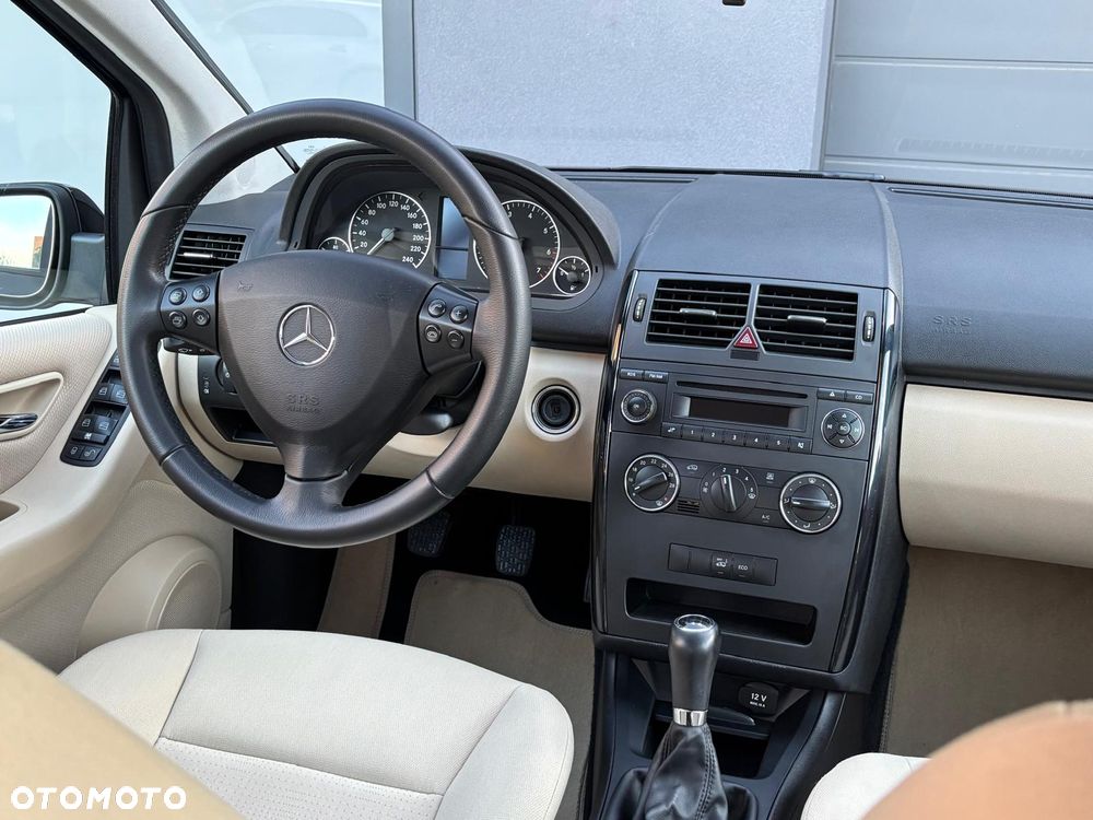 Mercedes-Benz Klasa A 160 Classic BlueEff EU5 - 18