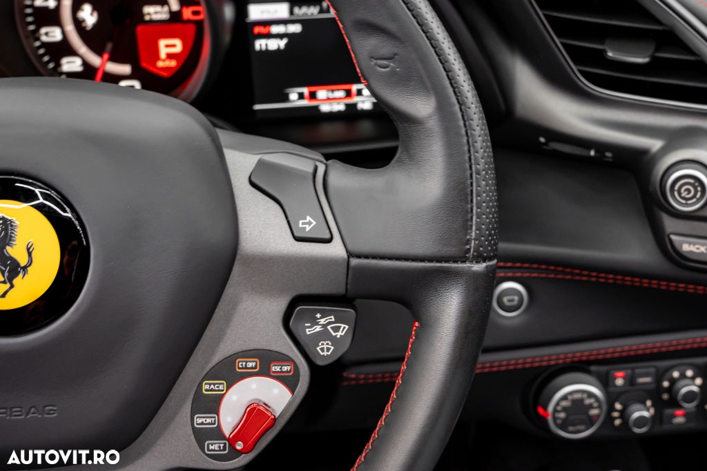 Ferrari 488 Spider - 34