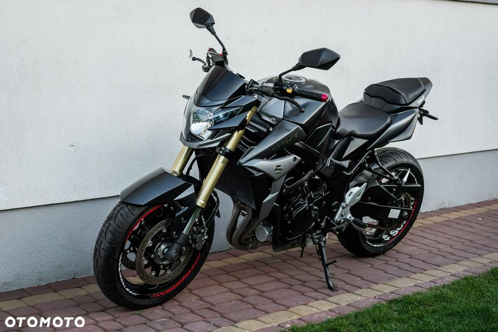 Suzuki GSR - 7