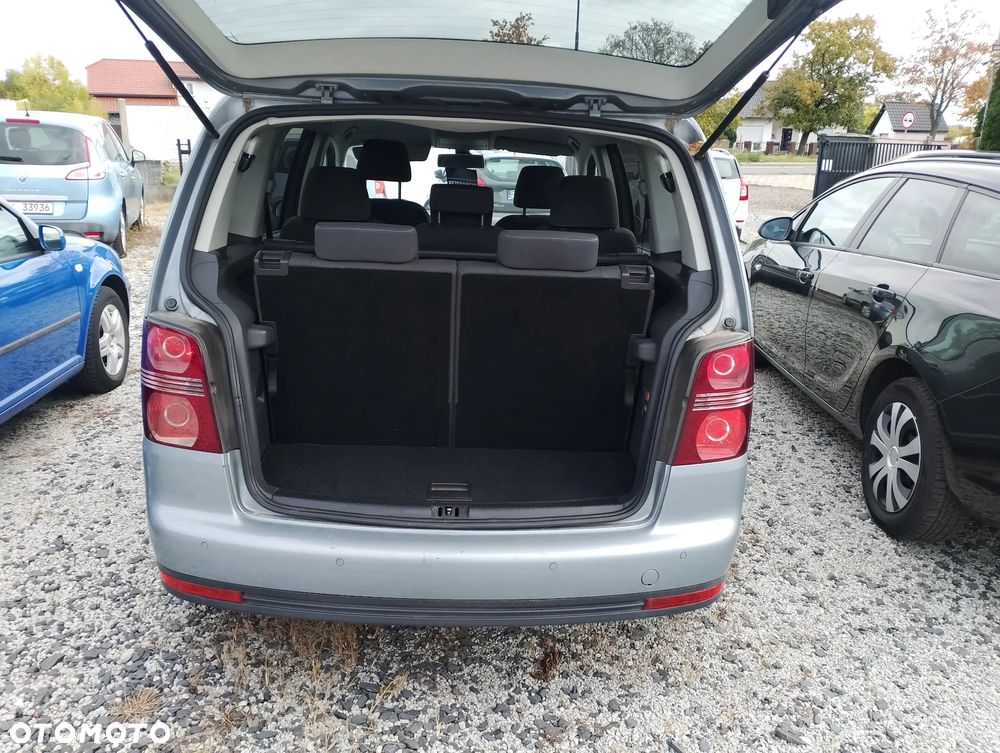 Volkswagen Touran - 15