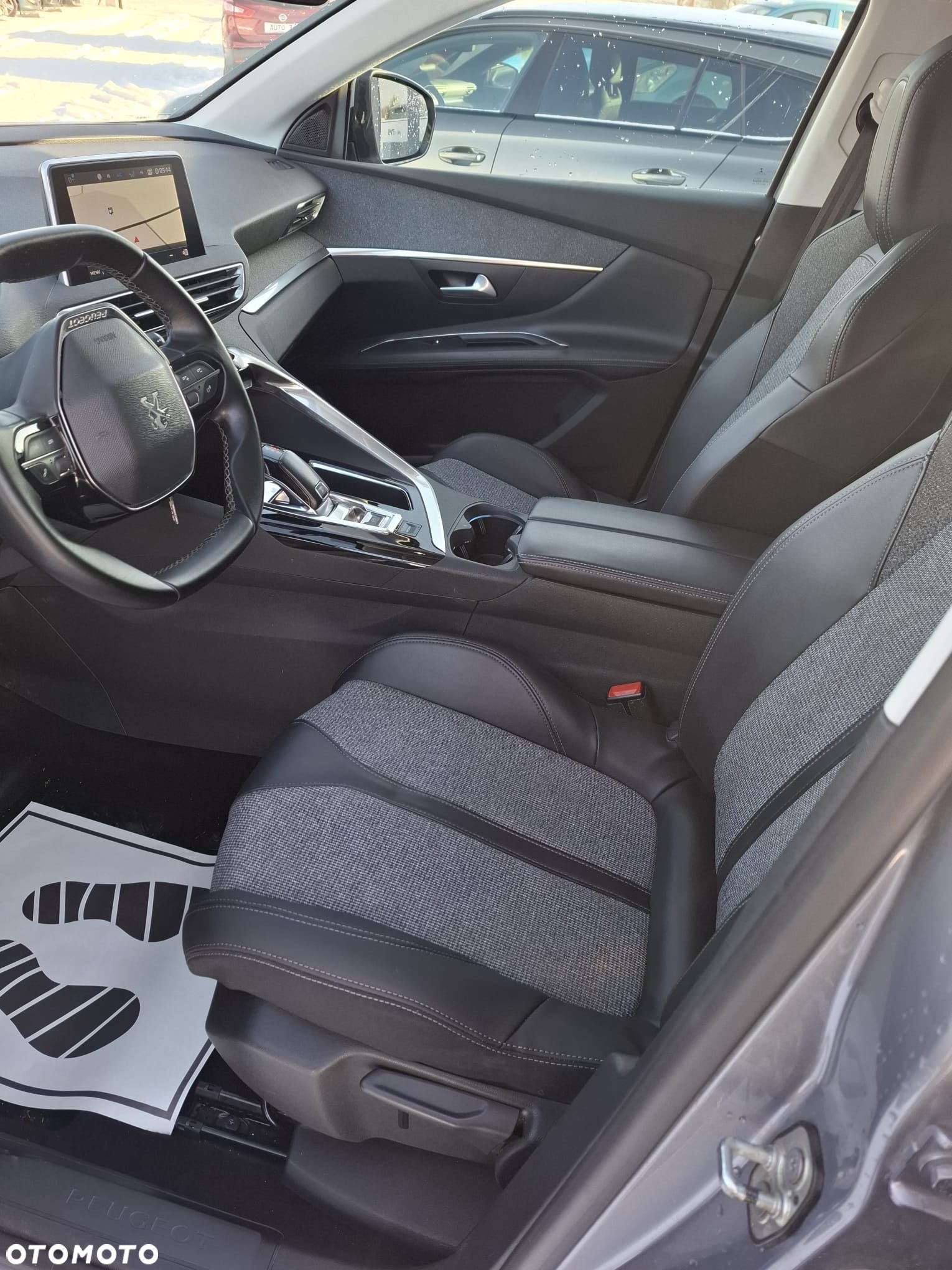 Peugeot 3008 1.5 BlueHDi Allure S&S EAT8 - 8