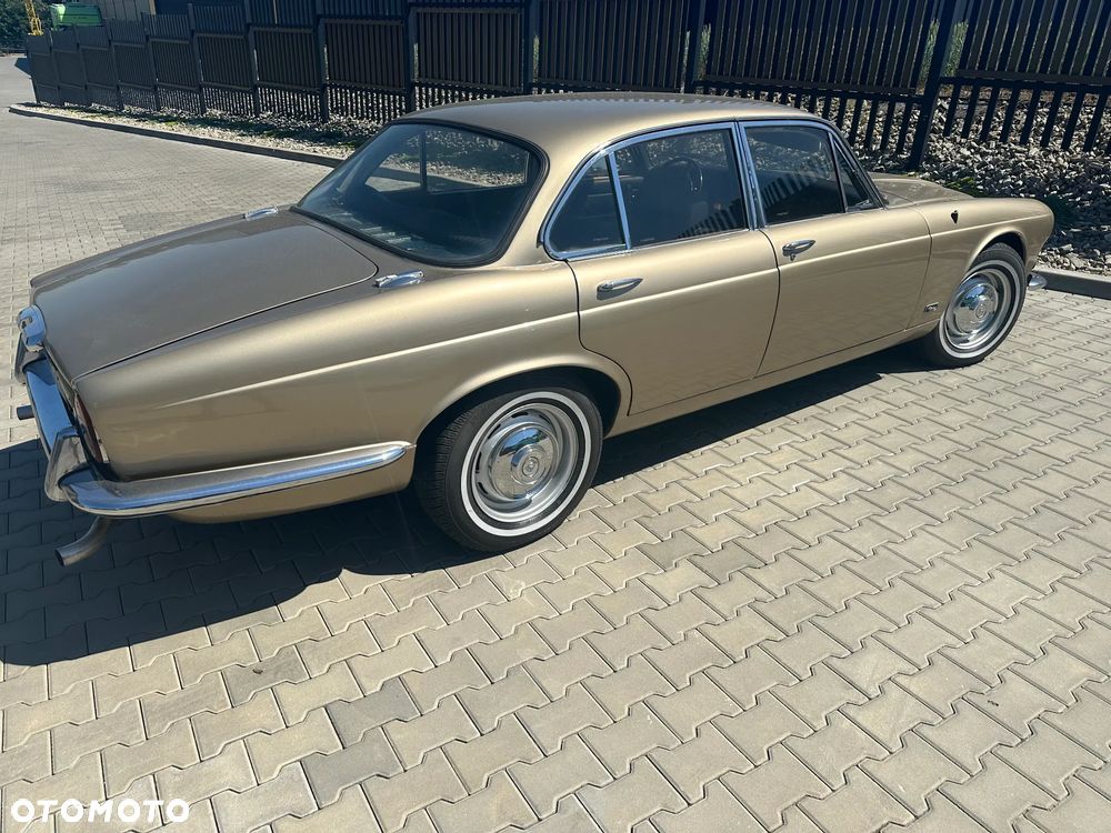 Jaguar XJ - 4