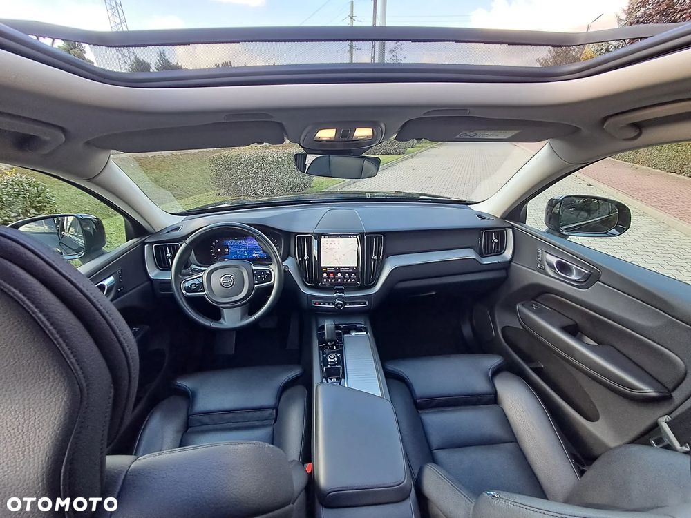 Volvo XC 60 B4 D Plus Dark - 17