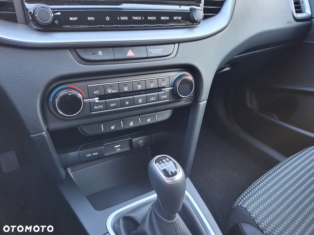 Kia XCeed 1.5 T-GDI M - 17
