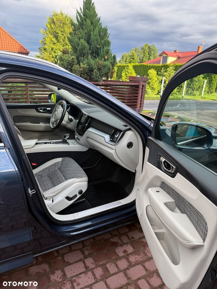 Volvo XC 60 D4 AWD Momentum - 10