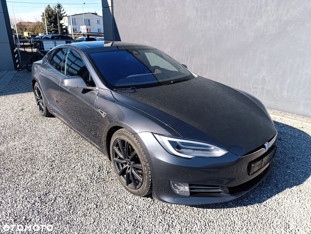Tesla Model S - 18