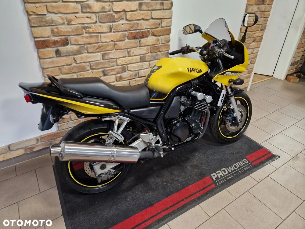 Yamaha FZS - 25