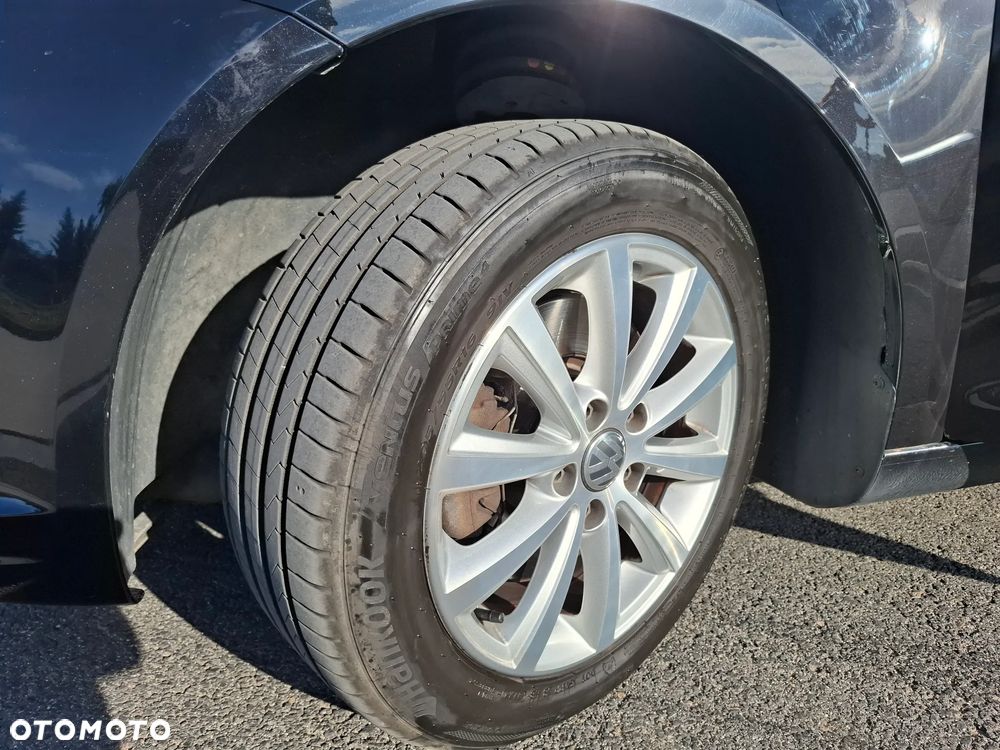 Volkswagen Touran 2.0 TDI DPF BlueMotion Technology Highline - 16