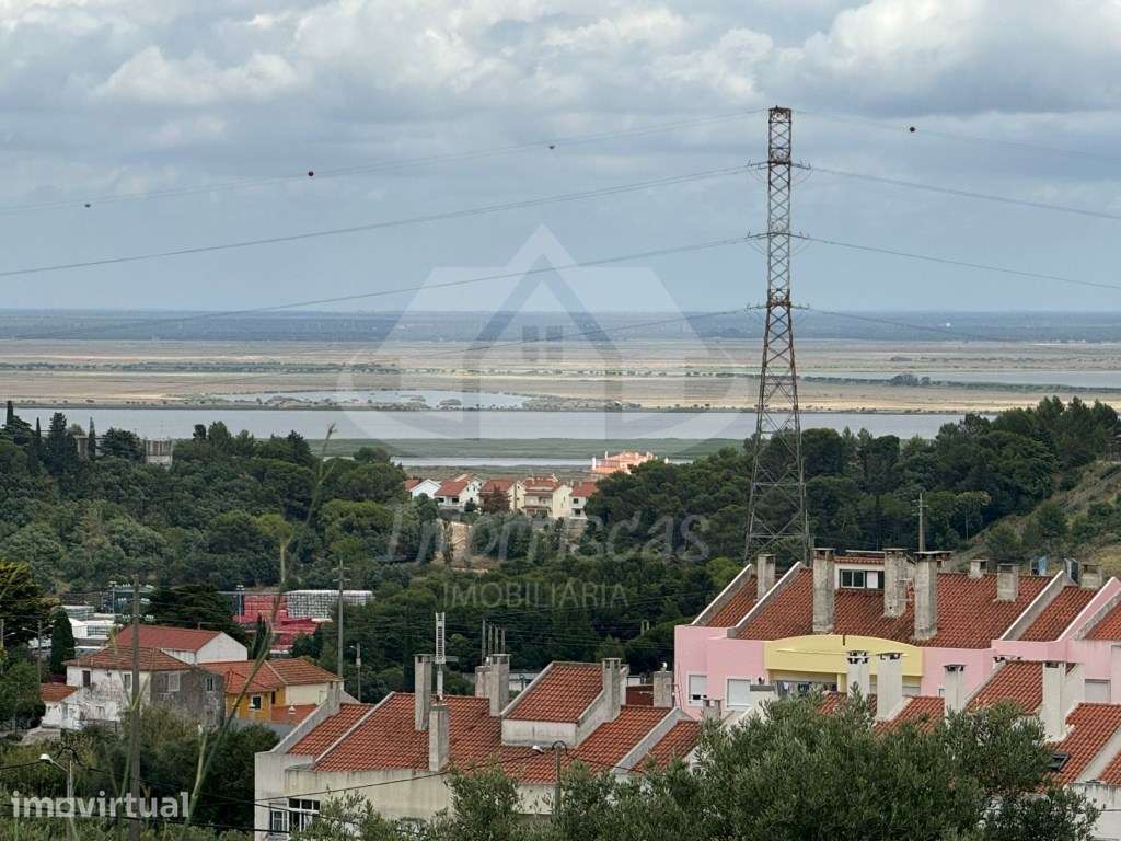 Terreno urbano com 312 m² para construção de moradia em Vialonga - Grande imagem: 2/9