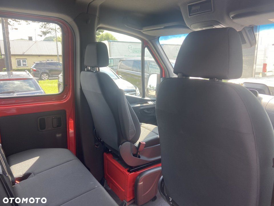 Mercedes-Benz Sprinter - 11