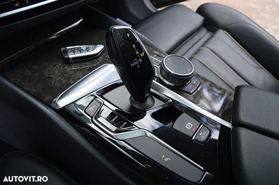 BMW Seria 5 520d xDrive AT - 39