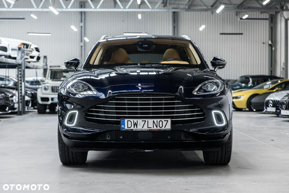 Aston Martin DBX - 4