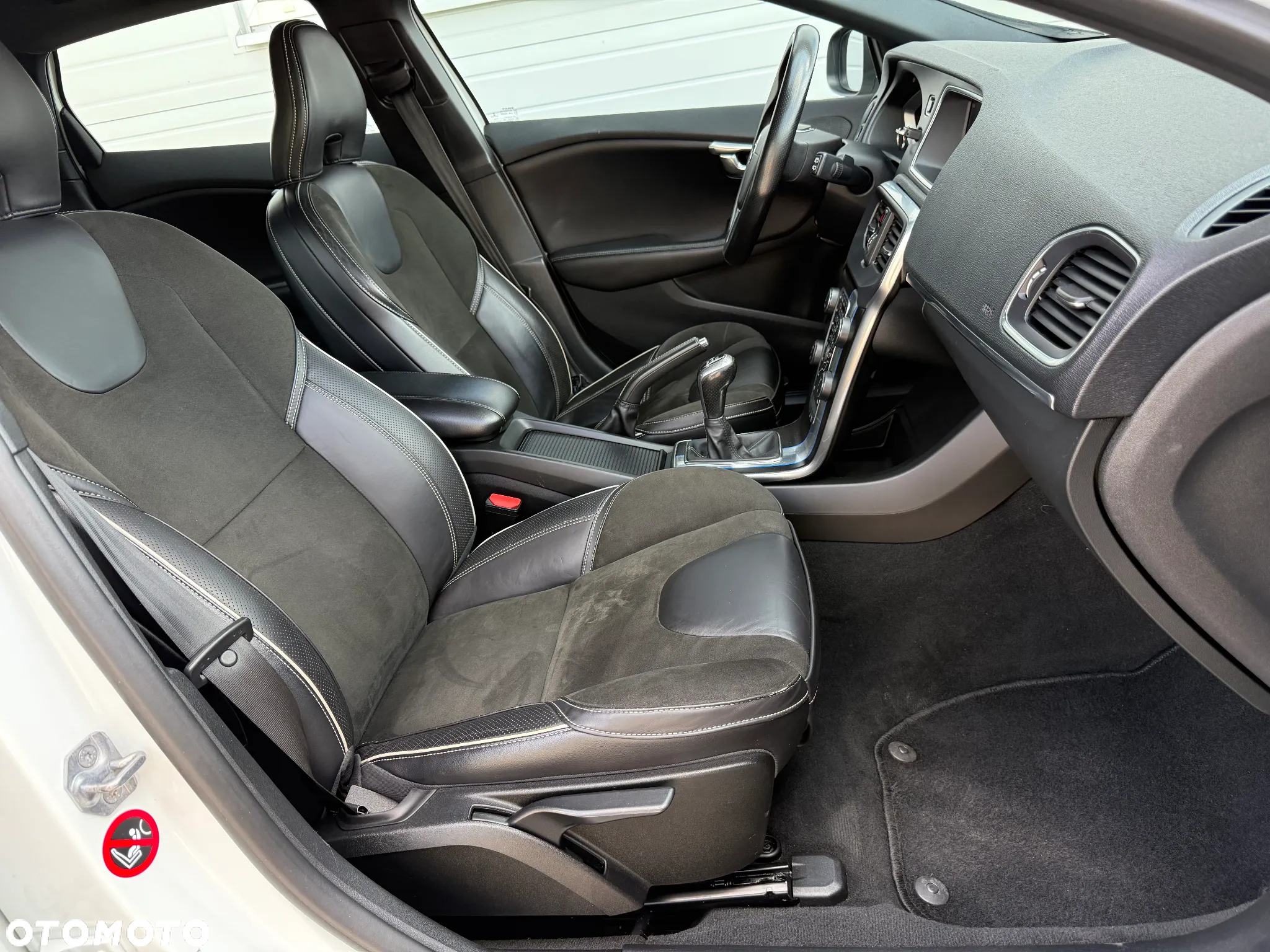 Volvo V40 D2 Drive-E R-Design Kinetic - 33