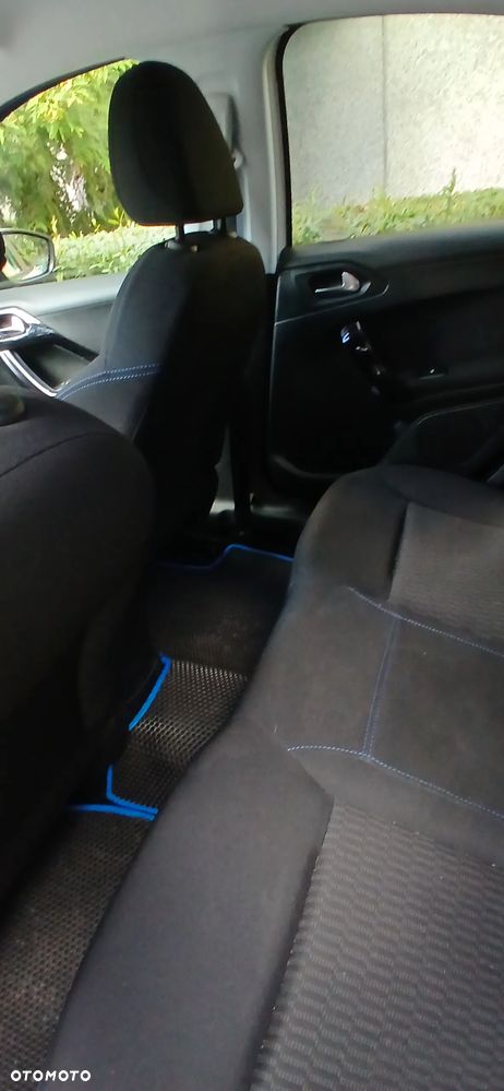 Peugeot 208 1.2 PureTech GPF Signature S&S EAT6 - 16