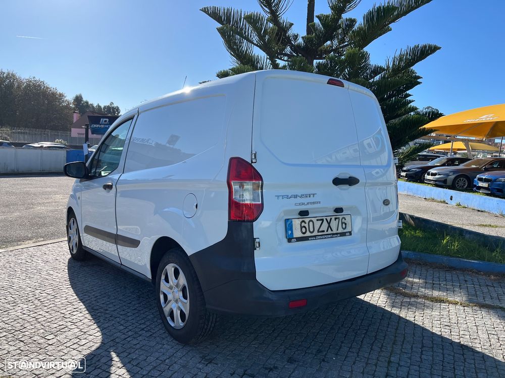 Ford Transit Courier - 12
