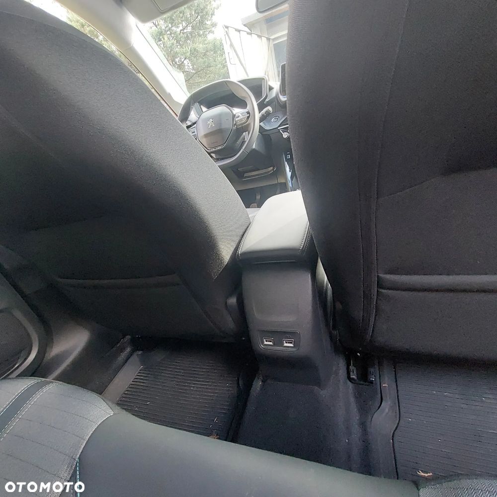 Peugeot 208 1.2 T Allure S&S - 9