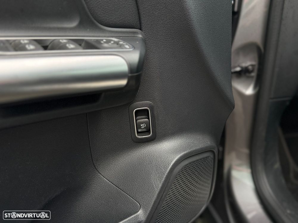 Mercedes-Benz GLA 200 d 8G-DCT Progressive Advanced - 12