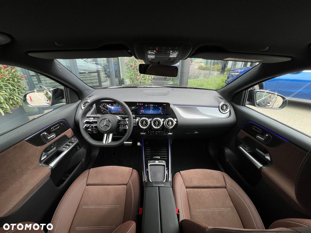 Mercedes-Benz GLA - 13
