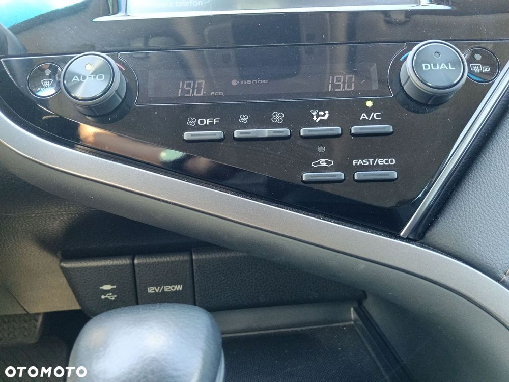 Toyota Camry 2.5 Hybrid Comfort CVT - 23