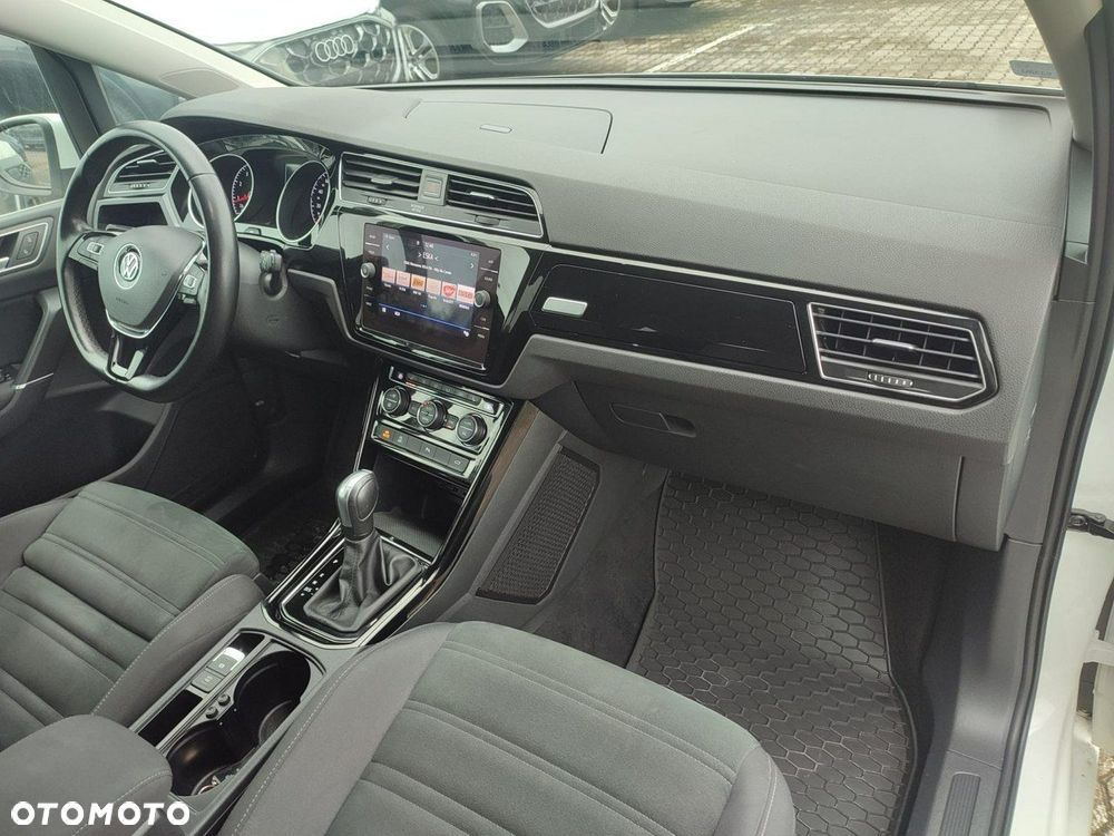 Volkswagen Touran - 5