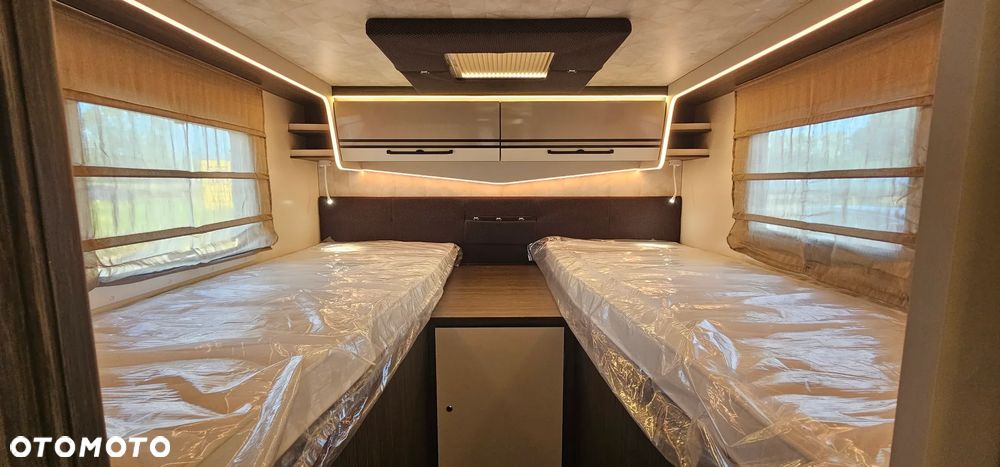 McLOUIS NEVIS 873 - INTEGRA - KAMPER - 23