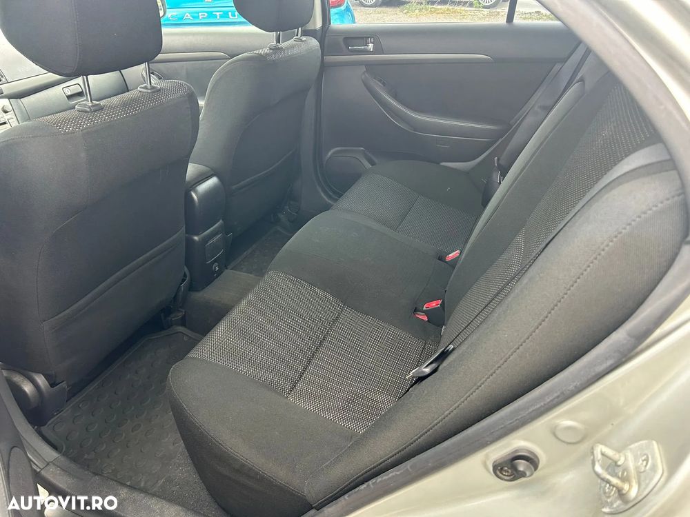 Toyota Avensis 1.8 Executiv - 5