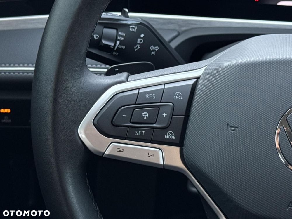 Volkswagen Passat - 12