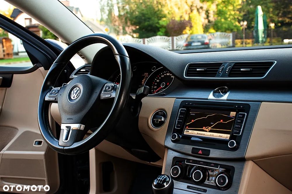 Volkswagen Passat 2.0 TDI 4Mot Highline - 25