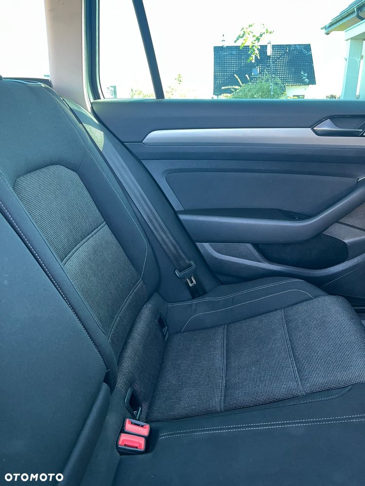 Volkswagen Passat - 9
