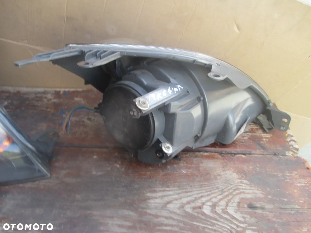 Lampa Fiesta MK6 lift AL Europa - 4