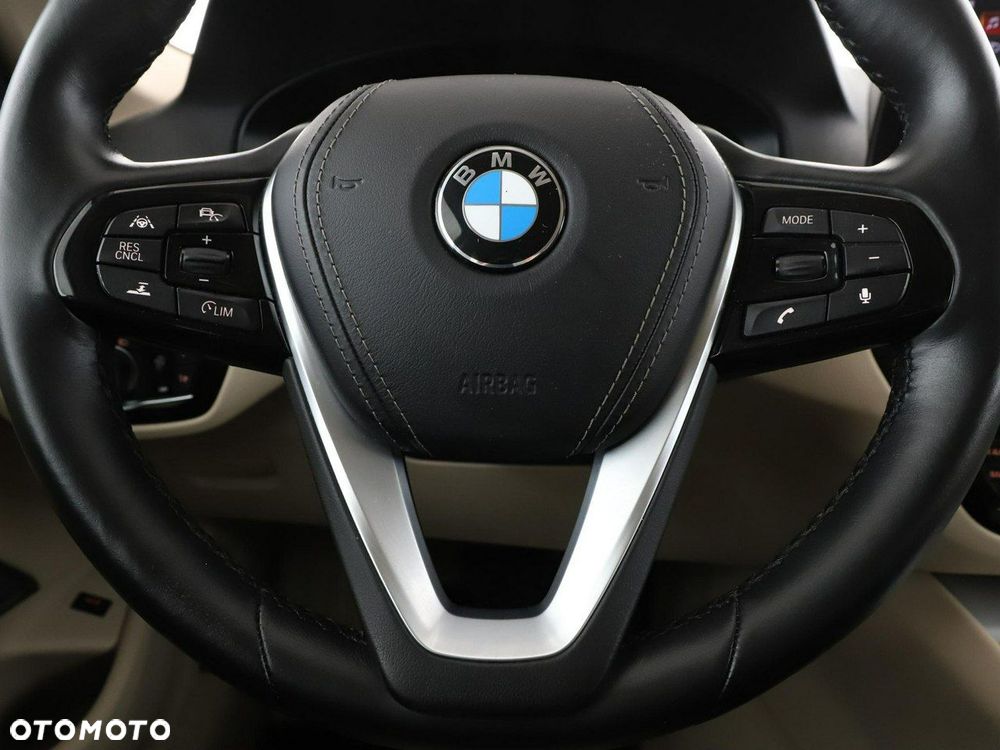 BMW Seria 5 520d xDrive - 22