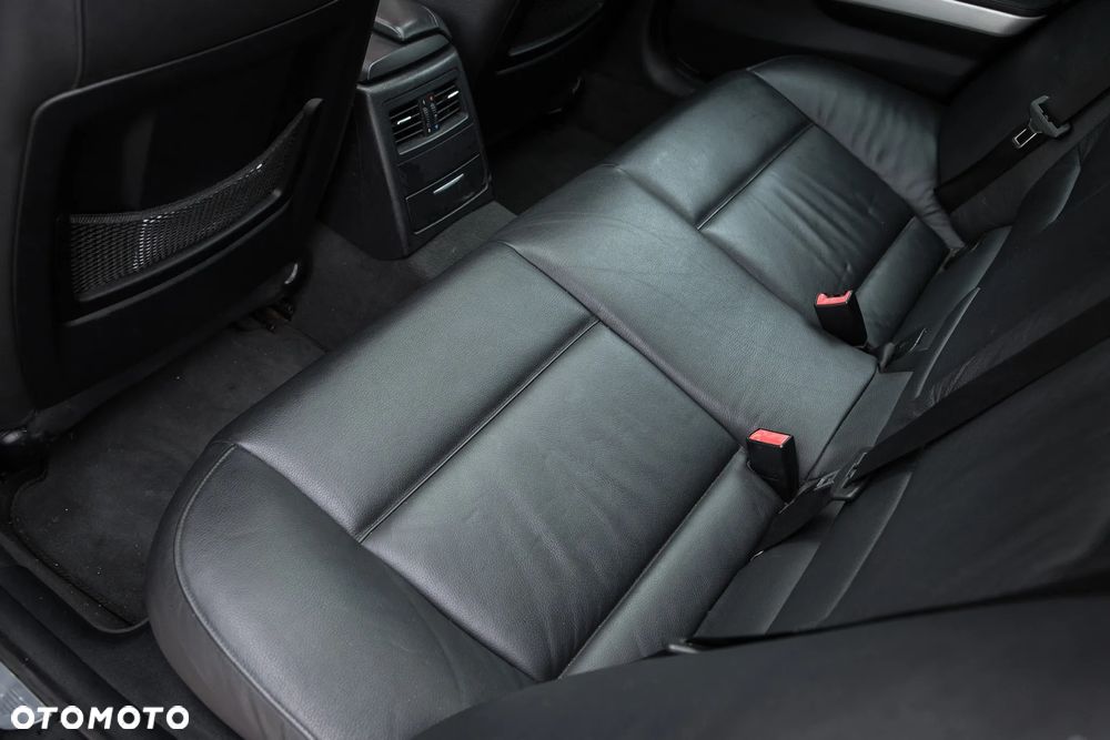 BMW Seria 3 330xi Touring - 29