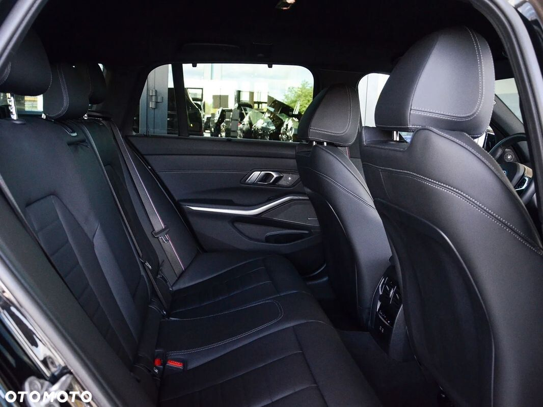 BMW Seria 3 330e xDrive M Sport sport - 23