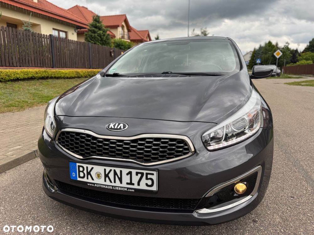 Kia Ceed 1.6 GDI Dream-Team Edition - 2