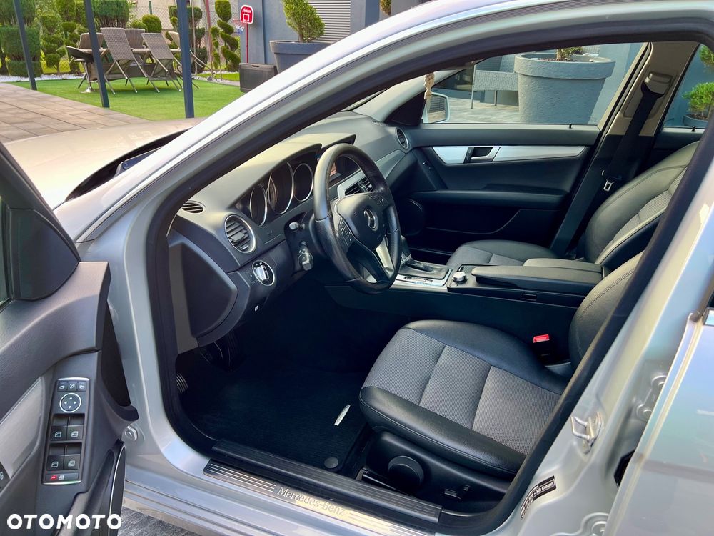 Mercedes-Benz Klasa C 220 CDI BlueEff 4-Matic Avantgarde - 20