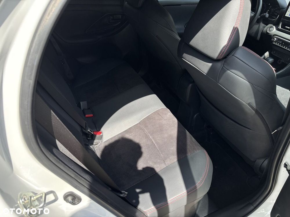 Toyota Yaris Hybrid 1.5 GR Sport - 23