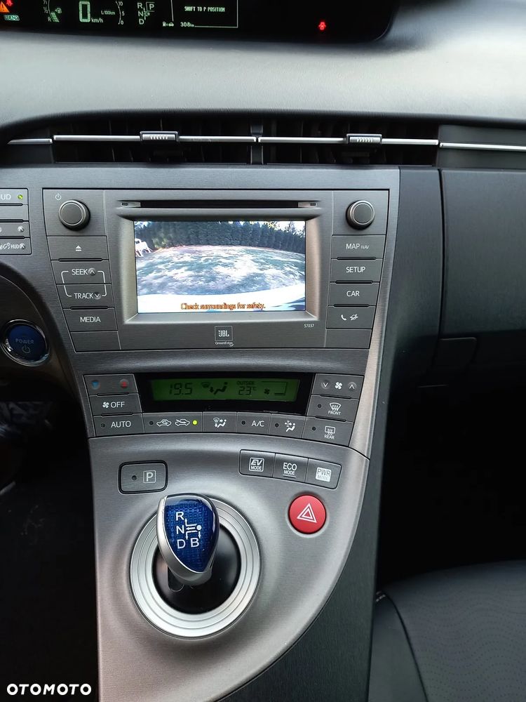 Toyota Prius (Hybrid) Executive - 14